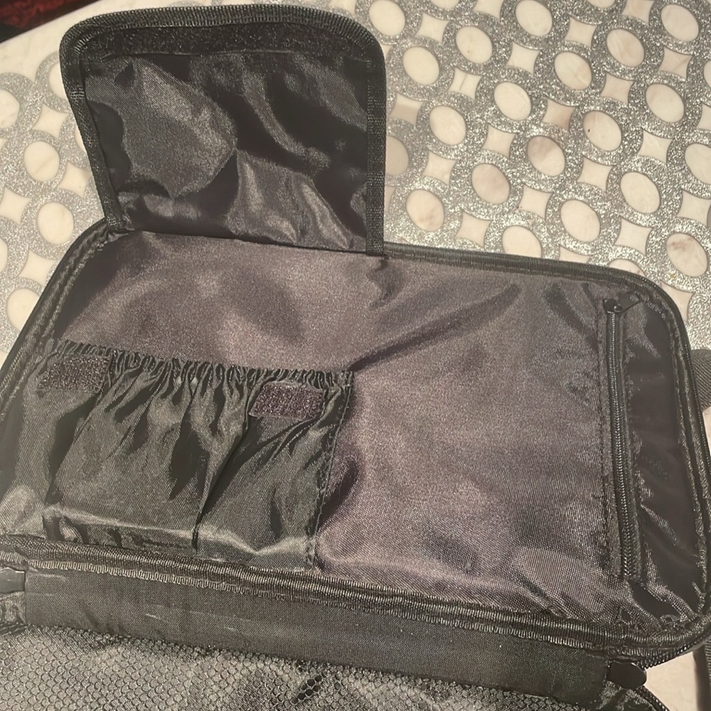 Large Makeup Suitcase - Picture 6 of 10